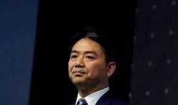 娱乐吃瓜男老板