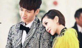 娱乐圈吃瓜小说双男主,瓜田里的双男主风云录